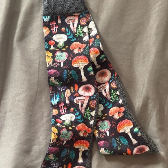 Good Luck Sock Mushroom 🍄 Trippy Socks - Picture 4 of 4